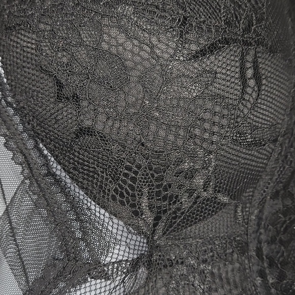 Elegant Black Lace Bralette - Picture 2 of 3